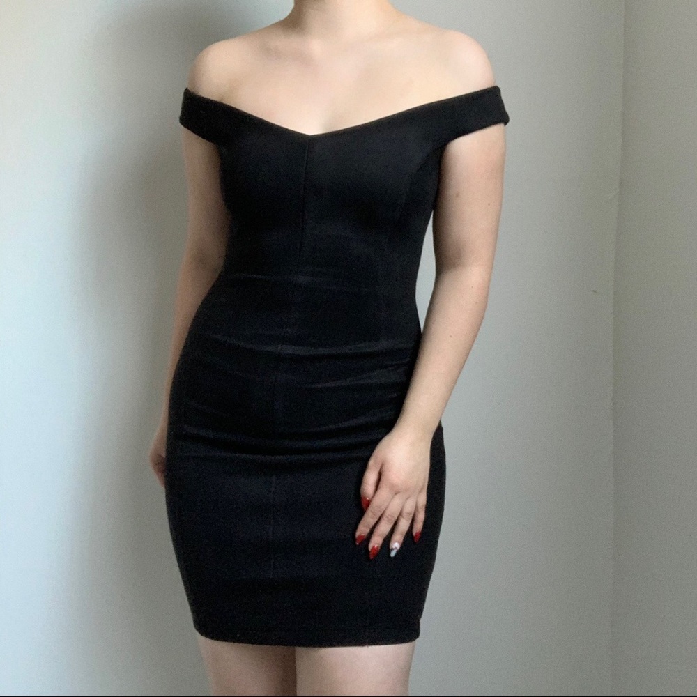 ❌SOLD❌Black off the shoulder dress🖤